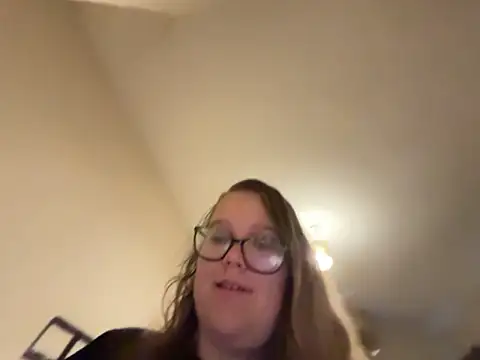 Snapshot of Scarletcum22 chatting on 3, 11, 2025 Scarletcum22 online show from 3, 11, 2025