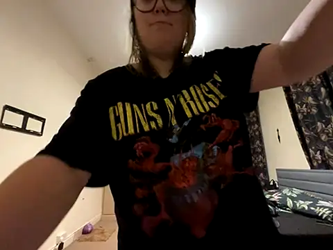 Snapshot of Scarletcum22 chatting on 4, 11, 2025 Scarletcum22 online show from 4, 11, 2025