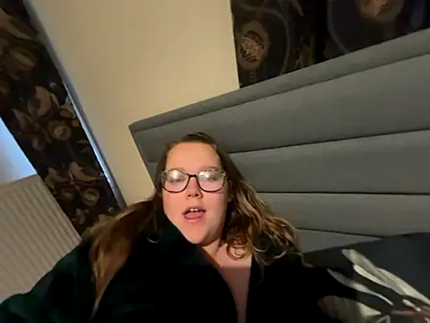 Snapshot of Scarletcum22 chatting on 1, 12, 2025 Scarletcum22 online show from 1, 12, 2025