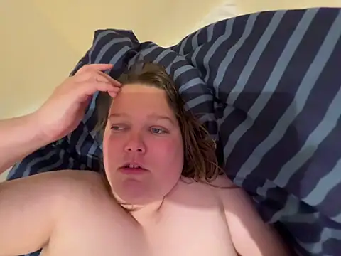 Snapshot of Scarletcum22 chatting on 4, 4, 2026 Scarletcum22 online show from 4, 4, 2026