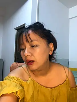 yiyi930316 online show from 24, 10, 2025
