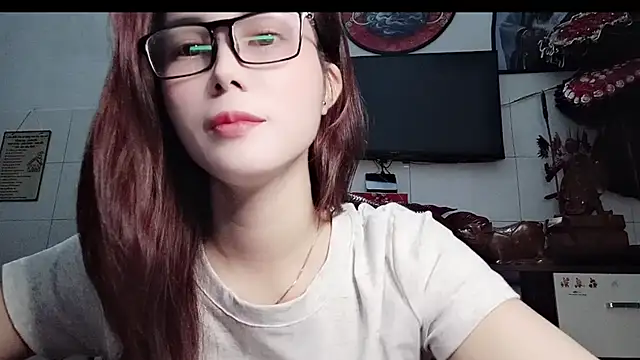 Snapshot of Family-Lovee chatting on 23, 4, 2026 Family-Lovee online show from 23, 4, 2026