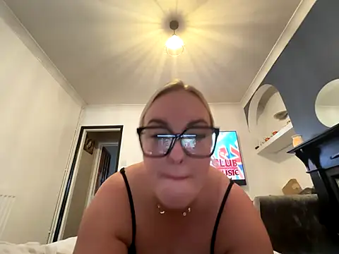 Snapshot of Jenna-LeeXX chatting on 6, 11, 2025 Jenna-LeeXX online show from 6, 11, 2025