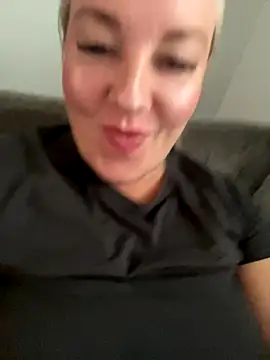 Snapshot of Jenna-LeeXX chatting on 8, 11, 2025 Jenna-LeeXX online show from 8, 11, 2025