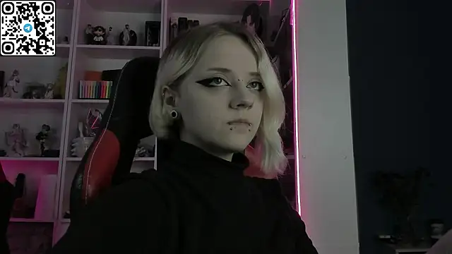 Holy Mistress S online show from 15, 3, 2026