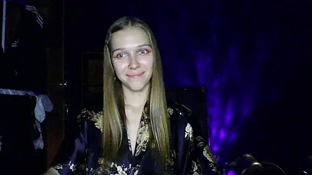 Snapshot of mari_martin chatting on 3, 11, 2025 mari martin online show from 3, 11, 2025