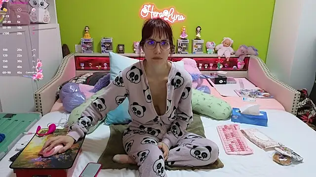  HeraLuna  online show from 2, 4, 2026