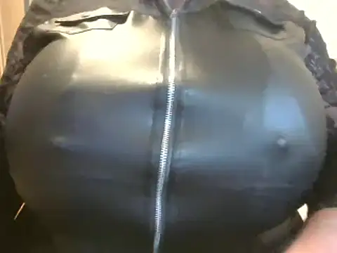 Snapshot of guywithboobs chatting on 17, 3, 2026 guywithboobs online show from 17, 3, 2026