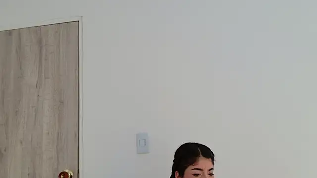 Snapshot of LisaMartinez34 chatting on 27, 10, 2025 LisaMartinez34 online show from 27, 10, 2025