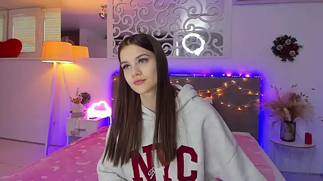 LuisaClover online show from 14, 12, 2025