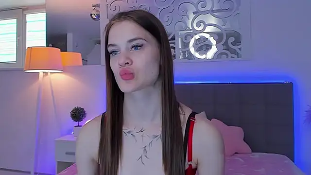 LuisaClover online show from 28, 3, 2026