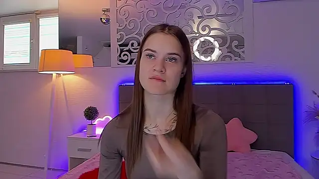 LuisaClover online show from 17, 4, 2026