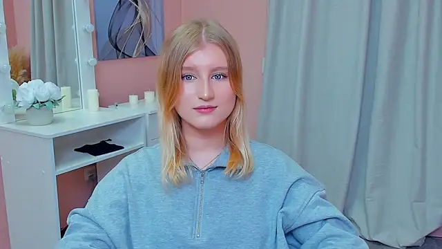 Snapshot of LisaRais chatting on 23, 10, 2025 LisaRais online show from 23, 10, 2025