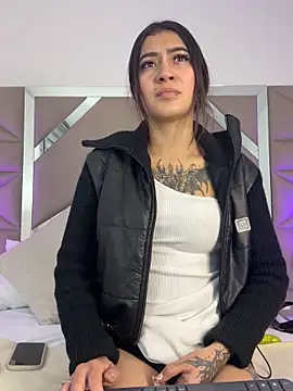 Snapshot of MiaSr_love chatting on 24, 10, 2025 MiaSr love online show from 24, 10, 2025