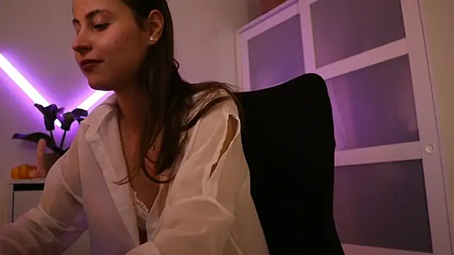 Snapshot of scarletttnoir chatting on 14, 11, 2025 scarletttnoir online show from 14, 11, 2025