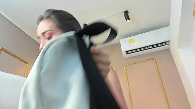 Snapshot of NahimiThompson chatting on 10, 11, 2025 NahimiThompson online show from 10, 11, 2025