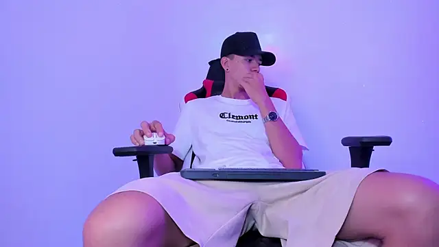 Snapshot of Miguel_Cagee1 chatting on 26, 10, 2025 Miguel Cagee1 online show from 26, 10, 2025