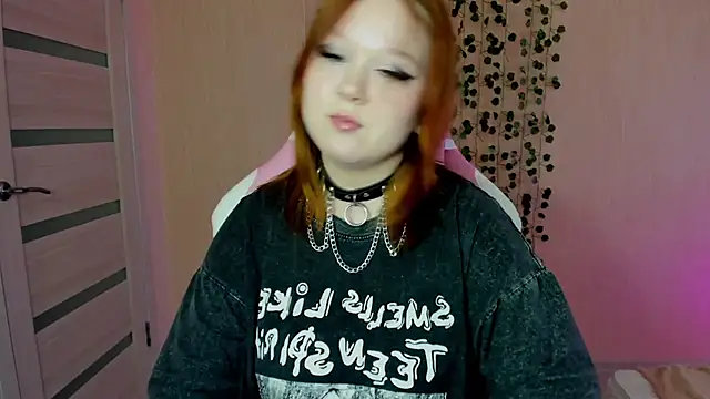 Snapshot of Lovly_Vixen chatting on 25, 10, 2025 Lovly Vixen online show from 25, 10, 2025