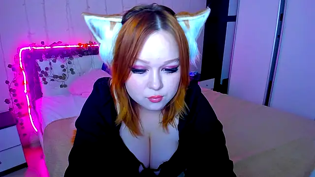 Snapshot of Lovly_Vixen chatting on 29, 11, 2025 Lovly Vixen online show from 29, 11, 2025