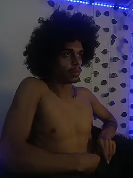 Snapshot of aaron_play chatting on 5, 11, 2025 aaron play online show from 5, 11, 2025