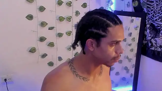 Snapshot of aaron_play chatting on 8, 11, 2025 aaron play online show from 8, 11, 2025