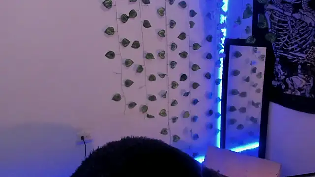 Snapshot of aaron_play chatting on 13, 11, 2025 aaron play online show from 13, 11, 2025