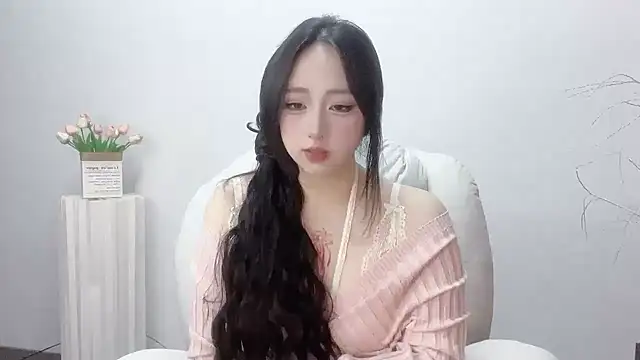 Love-hanzaizai718 online show from 24, 10, 2025