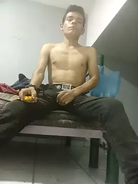 Snapshot of HSexy_Men00 chatting on 28, 10, 2025 HSexy Men00 online show from 28, 10, 2025