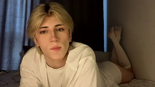 Snapshot of Oliver_star_boy_ chatting on 19, 6, 2026 Oliver star boy online show from 19, 6, 2026