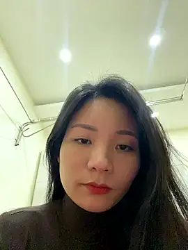 Bee Yellow00 online show from 13, 1, 2026