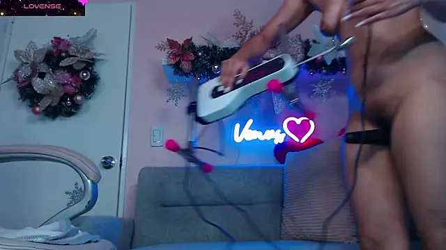 Snapshot of VenusIsLove_ chatting on 12, 12, 2024 VenusIsLove  online show from 12, 12, 2024