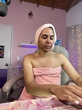 Snapshot of VenusIsLove_ chatting on 2, 2, 2025 VenusIsLove  online show from 2, 2, 2025