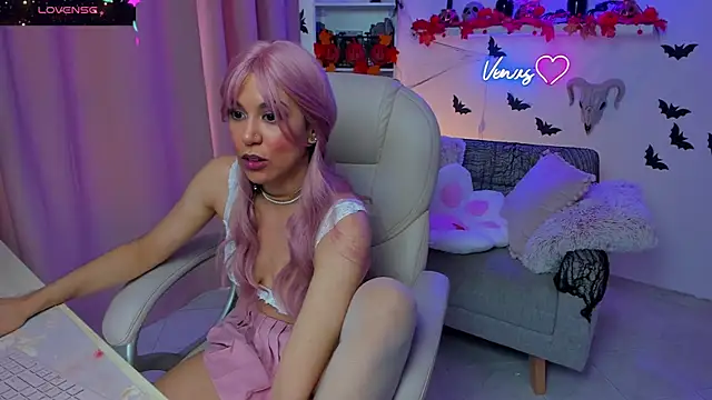 Snapshot of VenusIsLove_ chatting on 26, 10, 2025 VenusIsLove  online show from 26, 10, 2025