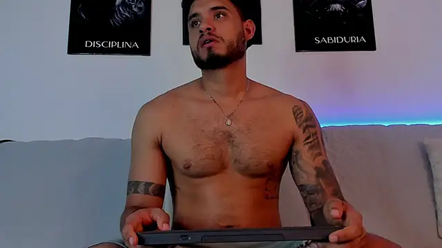 AUSTINN TORRES online show from 18, 6, 2026