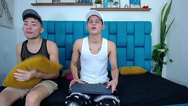 Hot Boys Latinos X online show from 10, 4, 2026