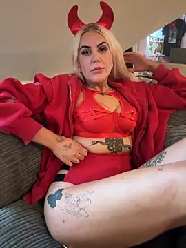 Snapshot of MissyLxox chatting on 31, 10, 2025 MissyLxox online show from 31, 10, 2025