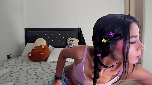Snapshot of phenixpink22 chatting on 6, 5, 2026 phenixpink22 online show from 6, 5, 2026