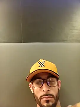 Snapshot of LeandroLima23Cm chatting on 29, 10, 2025 LeandroLima23Cm online show from 29, 10, 2025