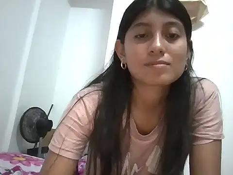 YeseniaRodriguez3 online show from 10, 3, 2026