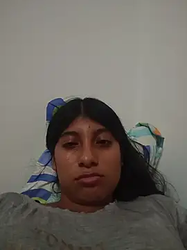 YeseniaRodriguez3 online show from 9, 4, 2026