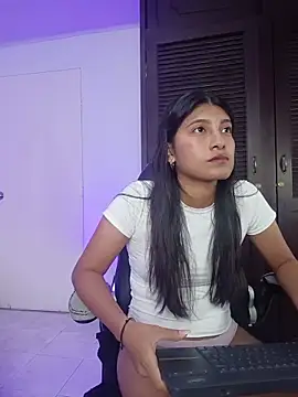 YeseniaRodriguez3 online show from 29, 5, 2026