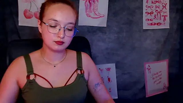 Snapshot of MissAriaa chatting on 4, 8, 2026 MissAriaa online show from 4, 8, 2026