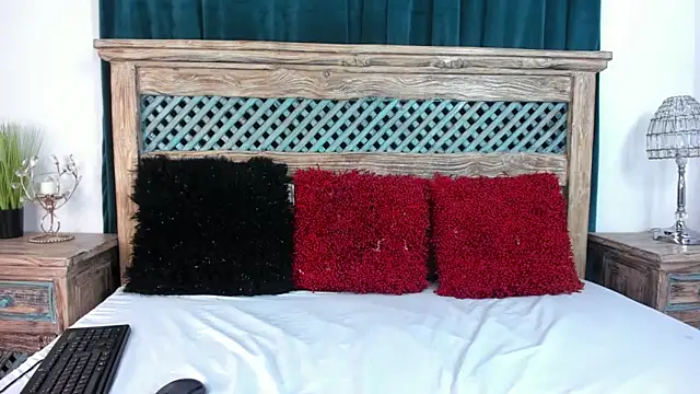 Cassandra Armani online show from 25, 2, 2026