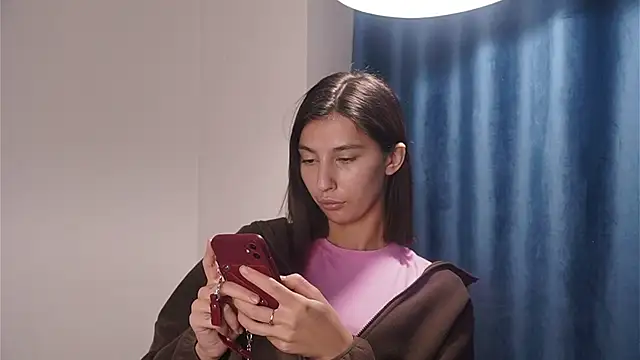 Snapshot of YolondaLiff chatting on 27, 10, 2025 YolondaLiff online show from 27, 10, 2025