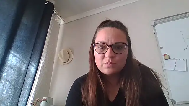 Snapshot of lilMissMarli chatting on 4, 7, 2026 lilMissMarli online show from 4, 7, 2026