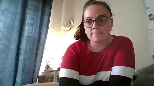 Snapshot of lilMissMarli chatting on 10, 7, 2026 lilMissMarli online show from 10, 7, 2026