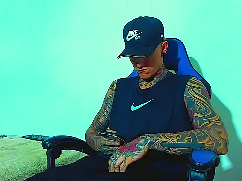 Snapshot of sexy_men_tatoo chatting on 3, 11, 2025 sexy men tatoo online show from 3, 11, 2025