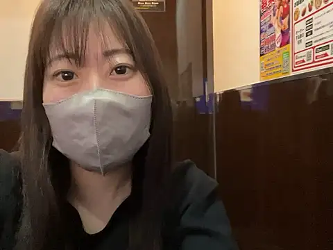 Snapshot of hitomi_desu chatting on 21, 11, 2025 hitomi desu online show from 21, 11, 2025