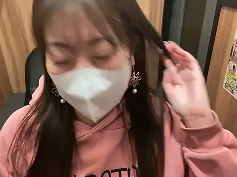 Snapshot of hitomi_desu chatting on 25, 11, 2025 hitomi desu online show from 25, 11, 2025