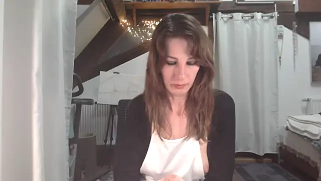 MissDyannis online show from 6, 4, 2026